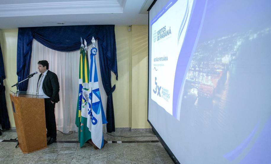 Portos do Paraná é apresentada a grupo de empresários do Leste do Estado - Com palestra e visita técnica, cerca de 80 comerciantes, industriais e prestadores de serviço puderam ver de perto as potencialidades dos Portos de Paranaguá e Antonina