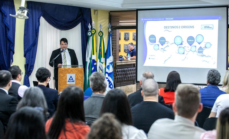 Portos do Paraná é apresentada a grupo de empresários do Leste do Estado - Com palestra e visita técnica, cerca de 80 comerciantes, industriais e prestadores de serviço puderam ver de perto as potencialidades dos Portos de Paranaguá e Antonina