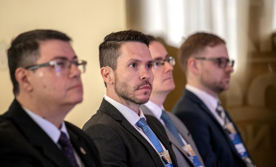 Concessão do Canal de Acesso é discutida pela Portos do Paraná e OAB Diretor Jurídico Marcus Freitas representou a empresa pública em Seminário sobre Direito Marítimo, Portuário e Aduaneiro e tema ganhou destaque pelo pioneirismo e interesse em outros portos de seguir o modelo paranaense