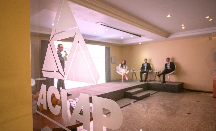 Concessão do Canal de Acesso é discutida pela Portos do Paraná e OAB Diretor Jurídico Marcus Freitas representou a empresa pública em Seminário sobre Direito Marítimo, Portuário e Aduaneiro e tema ganhou destaque pelo pioneirismo e interesse em outros portos de seguir o modelo paranaense