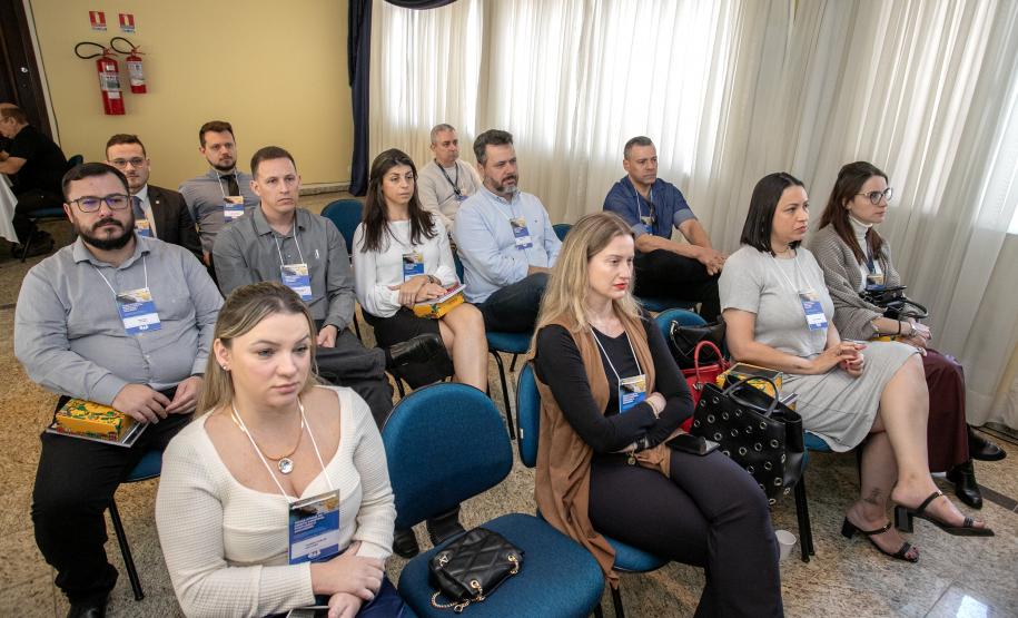 Concessão do Canal de Acesso é discutida pela Portos do Paraná e OAB Diretor Jurídico Marcus Freitas representou a empresa pública em Seminário sobre Direito Marítimo, Portuário e Aduaneiro e tema ganhou destaque pelo pioneirismo e interesse em outros portos de seguir o modelo paranaense