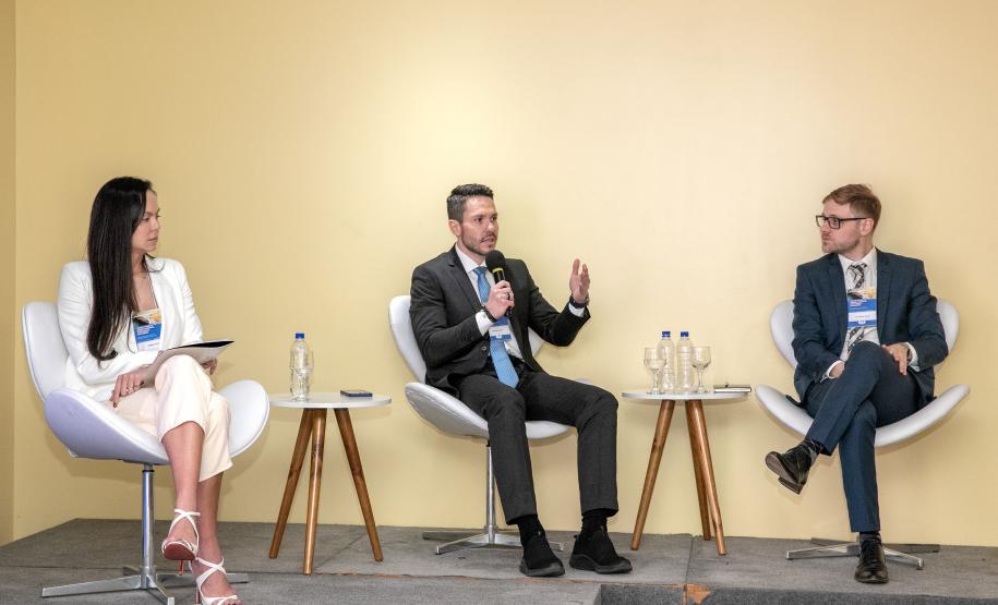 Concessão do Canal de Acesso é discutida pela Portos do Paraná e OAB Diretor Jurídico Marcus Freitas representou a empresa pública em Seminário sobre Direito Marítimo, Portuário e Aduaneiro e tema ganhou destaque pelo pioneirismo e interesse em outros portos de seguir o modelo paranaense