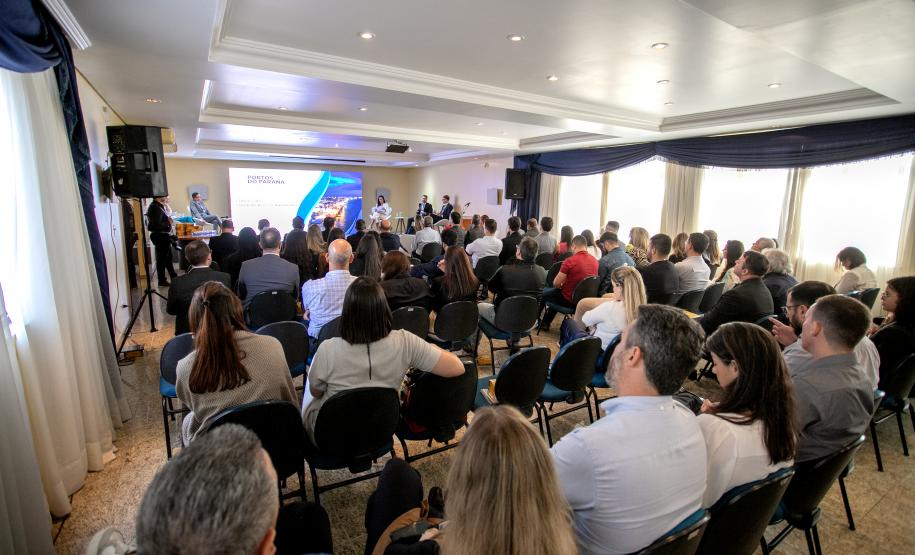 Concessão do Canal de Acesso é discutida pela Portos do Paraná e OAB Diretor Jurídico Marcus Freitas representou a empresa pública em Seminário sobre Direito Marítimo, Portuário e Aduaneiro e tema ganhou destaque pelo pioneirismo e interesse em outros portos de seguir o modelo paranaense