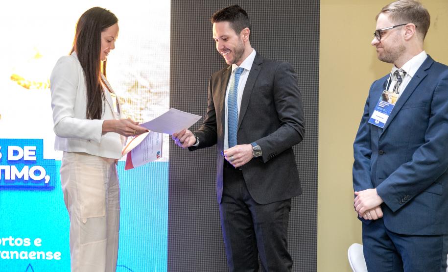 Concessão do Canal de Acesso é discutida pela Portos do Paraná e OAB Diretor Jurídico Marcus Freitas representou a empresa pública em Seminário sobre Direito Marítimo, Portuário e Aduaneiro e tema ganhou destaque pelo pioneirismo e interesse em outros portos de seguir o modelo paranaense