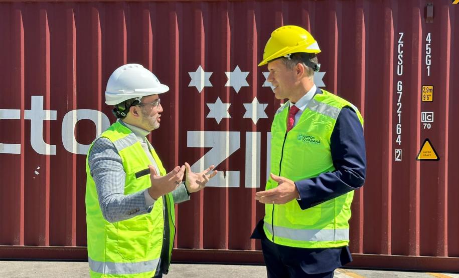 Além de apresentação sobre os portos paranaenses, a autoridade americana conheceu as operações diretamente do cais