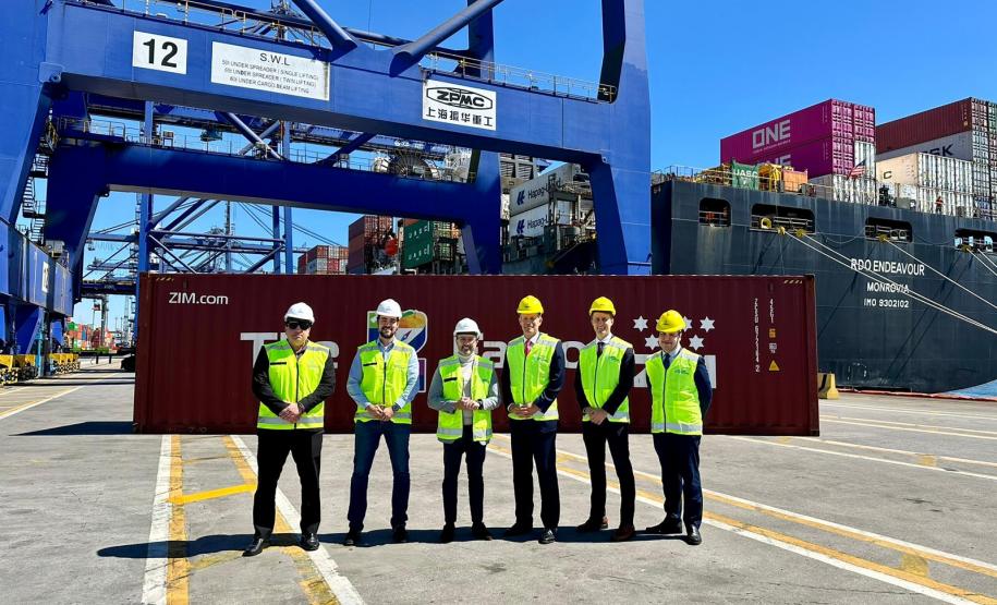 Além de apresentação sobre os portos paranaenses, a autoridade americana conheceu as operações diretamente do cais