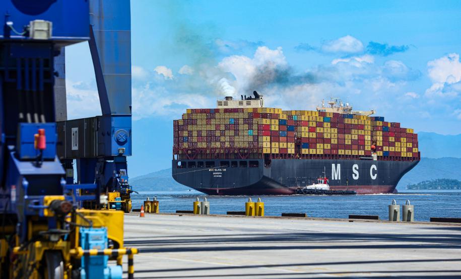 Poluição atmosférica de navios diminui no Porto de Paranaguá