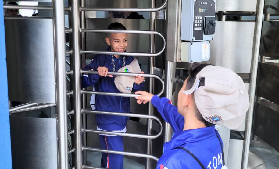 Alunos visitam o Porto de Antonina e aprendem sobre o meio ambiente no litoral do Estado