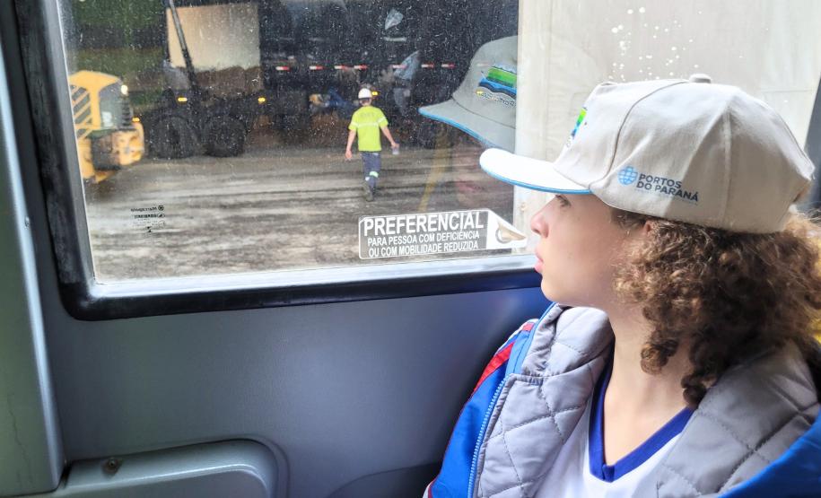 Alunos visitam o Porto de Antonina e aprendem sobre o meio ambiente no litoral do Estado