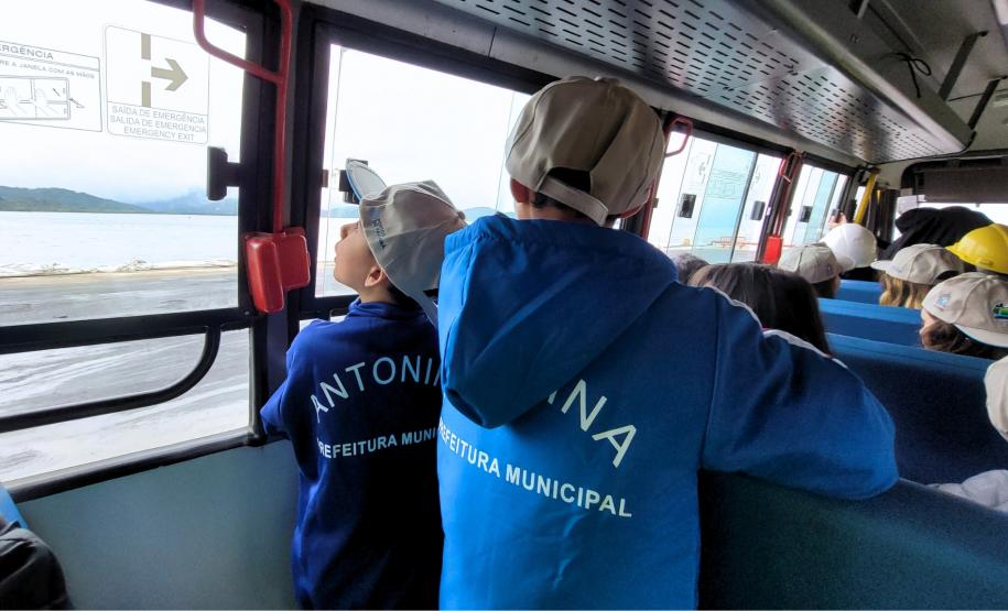 Alunos visitam o Porto de Antonina e aprendem sobre o meio ambiente no litoral do Estado