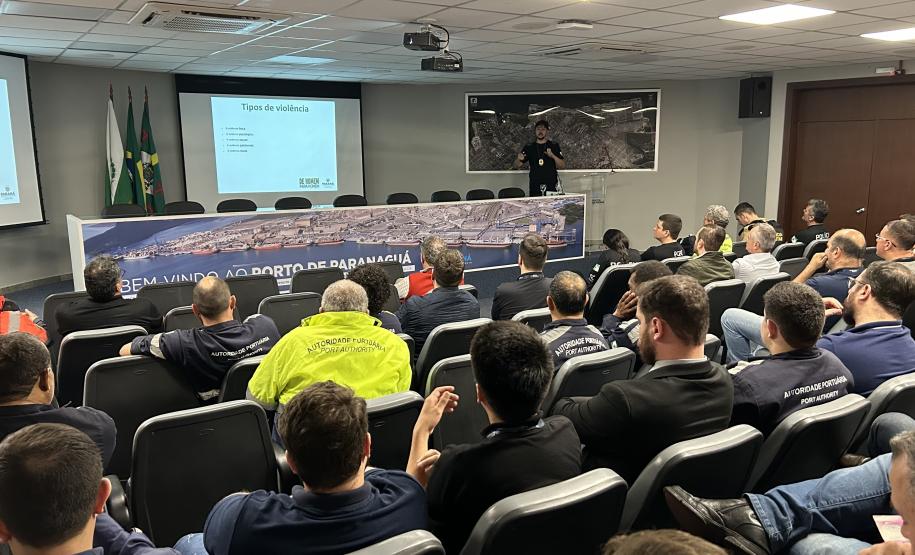 Portos do Paraná promove diálogo sobre direitos das mulheres com homens