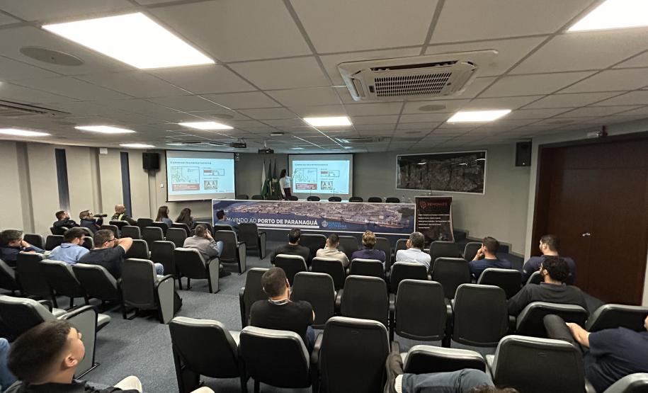 Seminário aborda riscos de operações com poeiras combustíveis com Comunidade Portuária