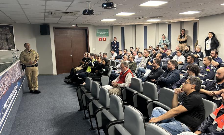 Portos do Paraná promove diálogo sobre direitos das mulheres com homens