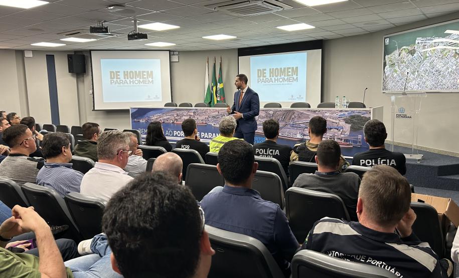 Portos do Paraná promove diálogo sobre direitos das mulheres com homens