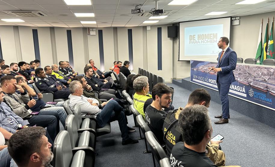 Portos do Paraná promove diálogo sobre direitos das mulheres com homens