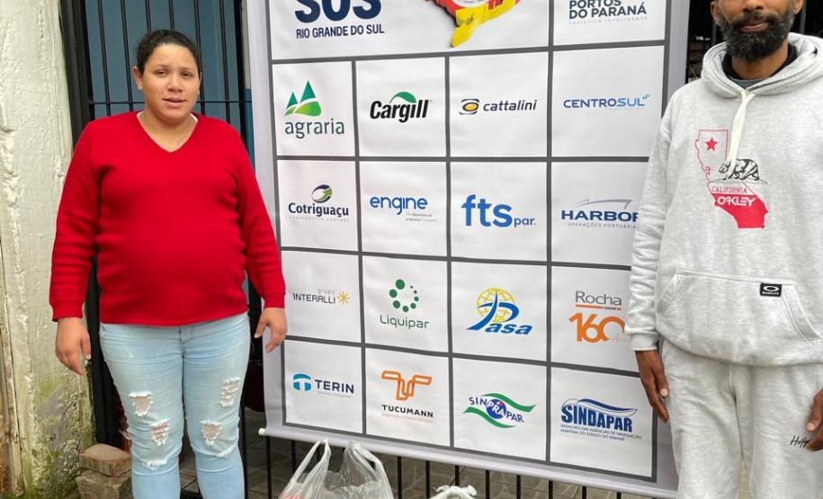 Comunidade portuária paranaense entrega cestas básicas para famílias atingidas por enchentes no RS