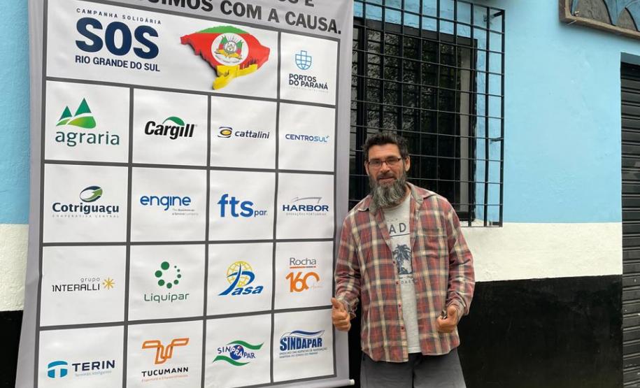 Comunidade portuária paranaense entrega cestas básicas para famílias atingidas por enchentes no RS