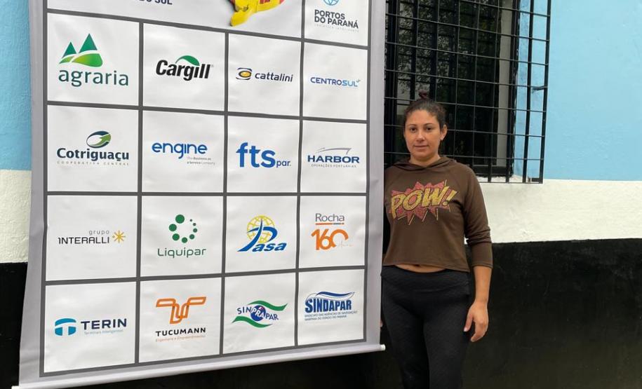 Comunidade portuária paranaense entrega cestas básicas para famílias atingidas por enchentes no RS