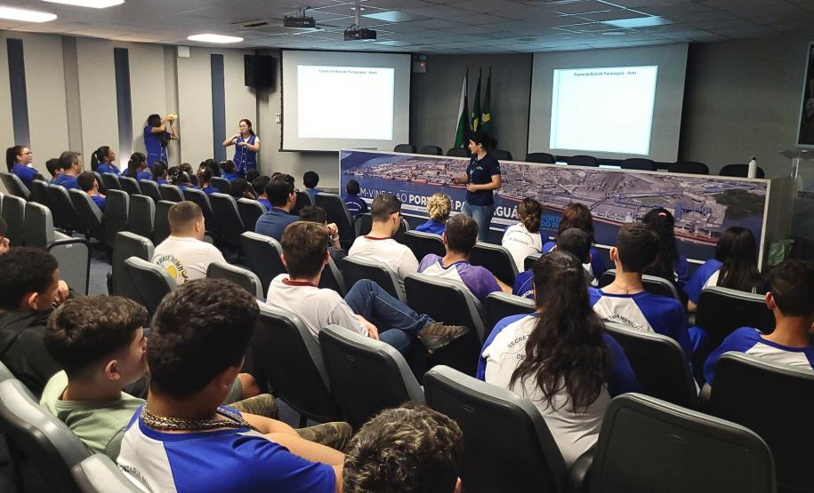 Porto Escola realiza primeira visita inclusiva no Porto de Paranaguá