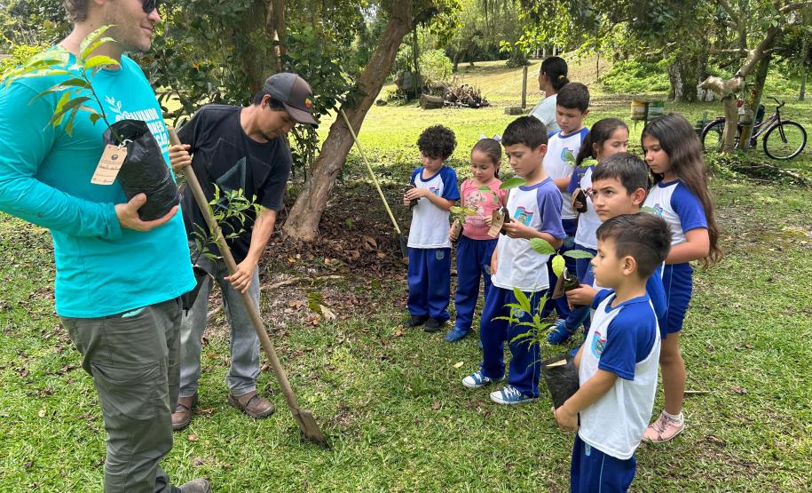 Portos do Paraná encerra outubro com atividades socioambientais no litoral do Estado