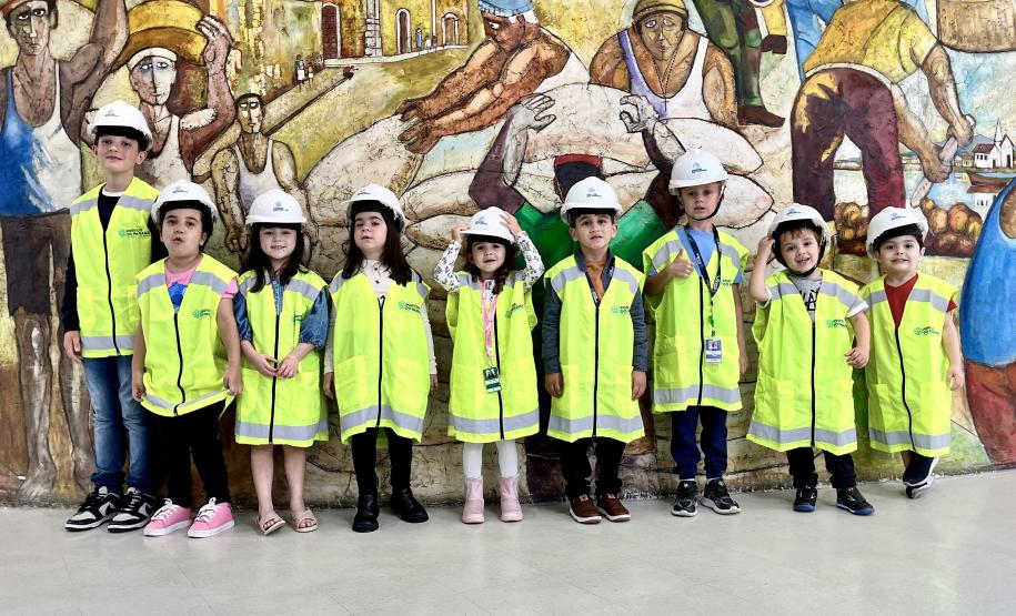 Portos do Paraná realiza ação com filhos de portuários em homenagem ao Dia das Crianças