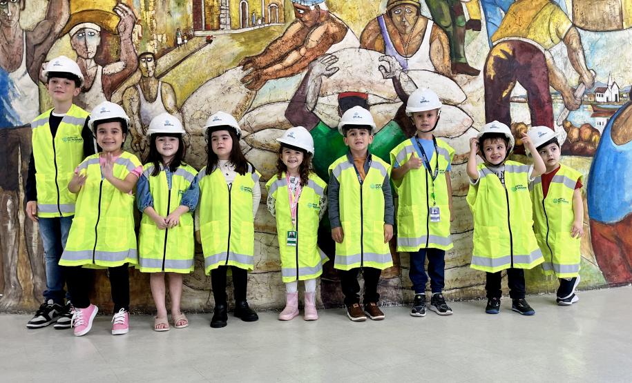 Portos do Paraná realiza ação com filhos de portuários em homenagem ao Dia das Crianças