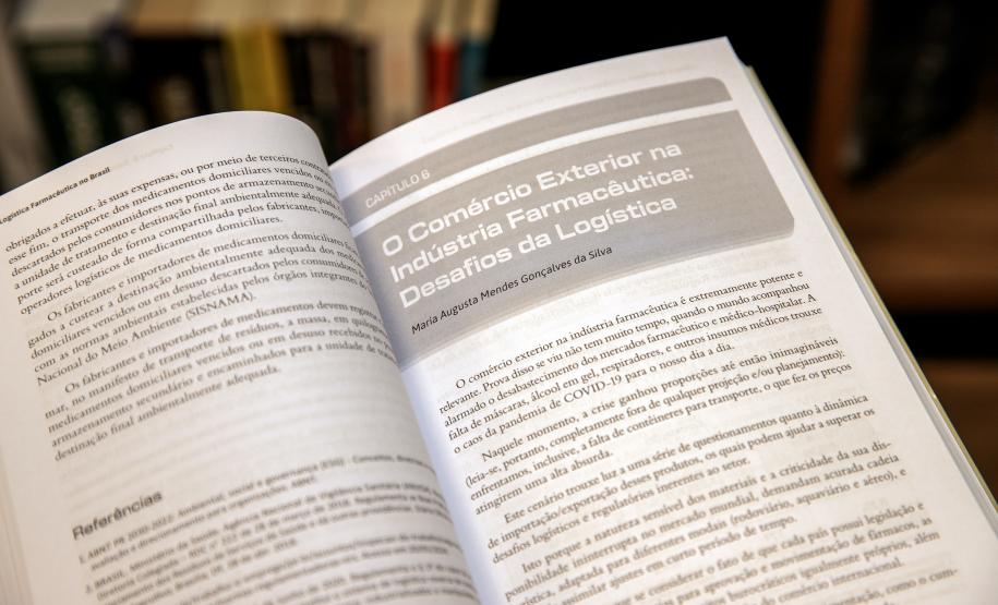 Advogada da Portos do Paraná assina capítulo em livro de referência nacional para logística farmacêutica