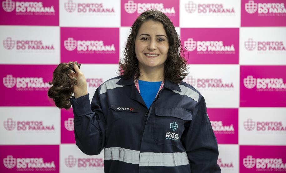 Portuários do Paraná doam cabelos para campanha Outubro Rosa