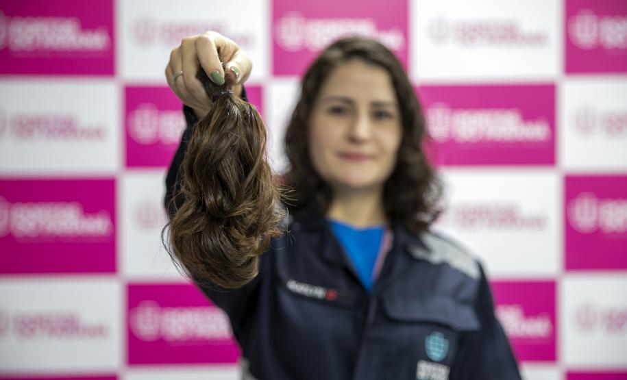 Portuários do Paraná doam cabelos para campanha Outubro Rosa
