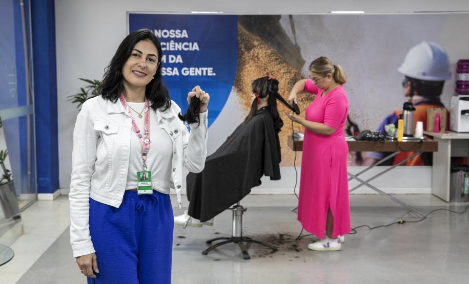Portuários do Paraná doam cabelos para campanha Outubro Rosa