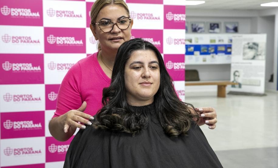 Portuários do Paraná doam cabelos para campanha Outubro Rosa