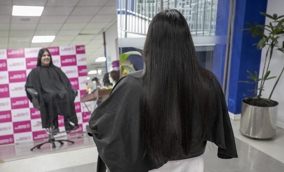 Portuários do Paraná doam cabelos para campanha Outubro Rosa