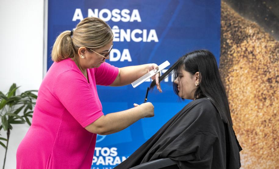 Portuários do Paraná doam cabelos para campanha Outubro Rosa