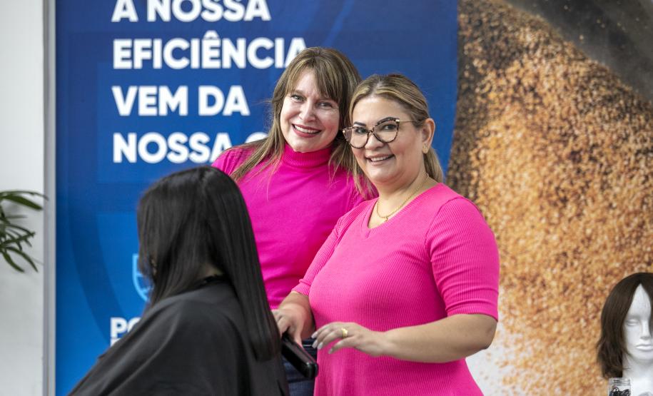 Portuários do Paraná doam cabelos para campanha Outubro Rosa