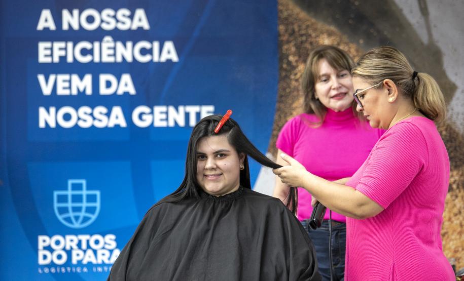 Portuários do Paraná doam cabelos para campanha Outubro Rosa