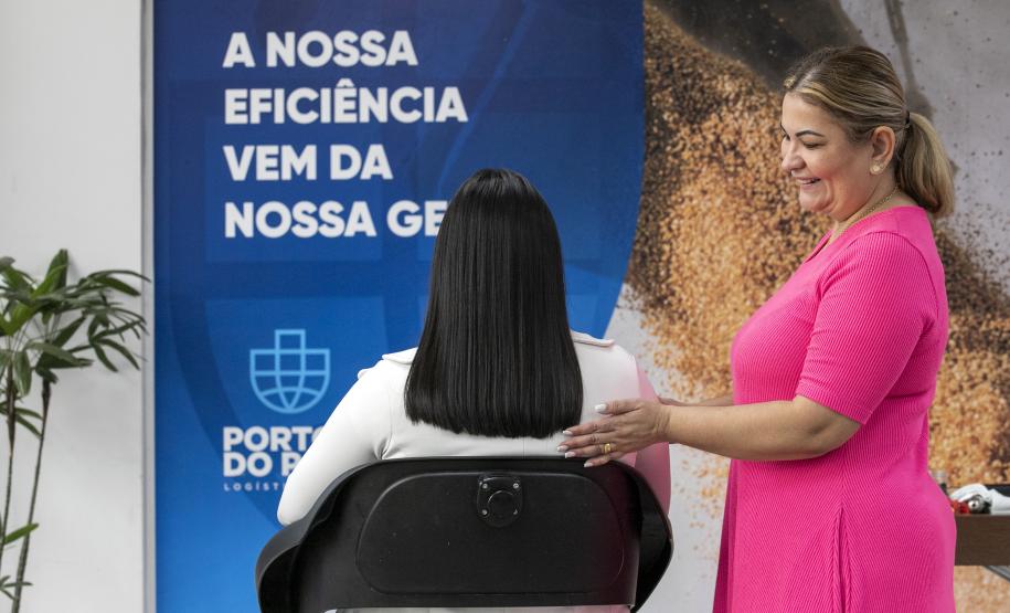 Portuários do Paraná doam cabelos para campanha Outubro Rosa