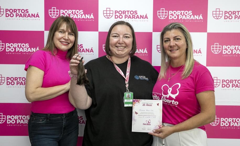 Portuários do Paraná doam cabelos para campanha Outubro Rosa