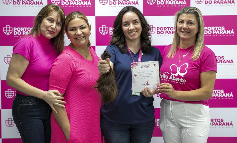 Portuários do Paraná doam cabelos para campanha Outubro Rosa