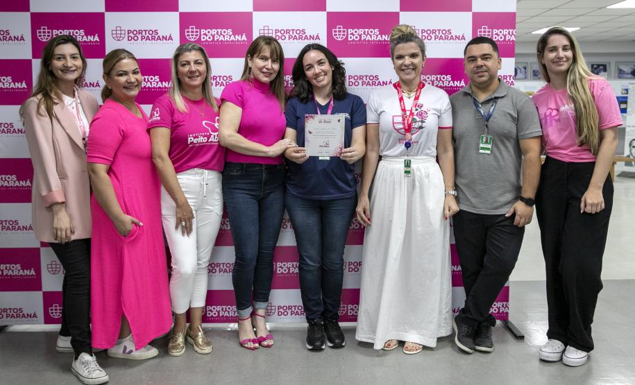 Portuários do Paraná doam cabelos para campanha Outubro Rosa