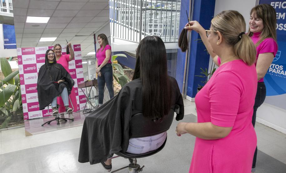 Portuários do Paraná doam cabelos para campanha Outubro Rosa