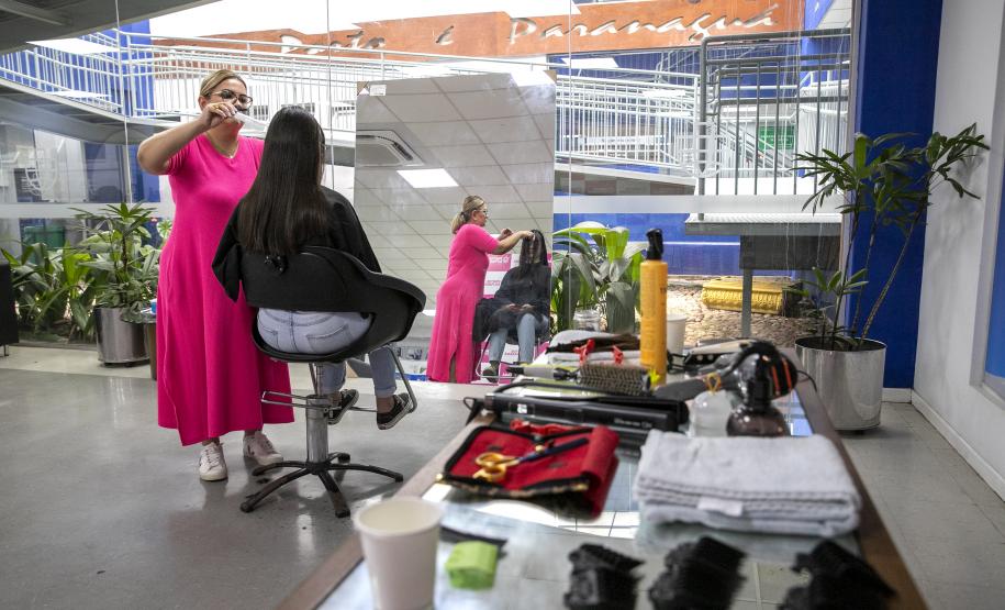 Portuários do Paraná doam cabelos para campanha Outubro Rosa