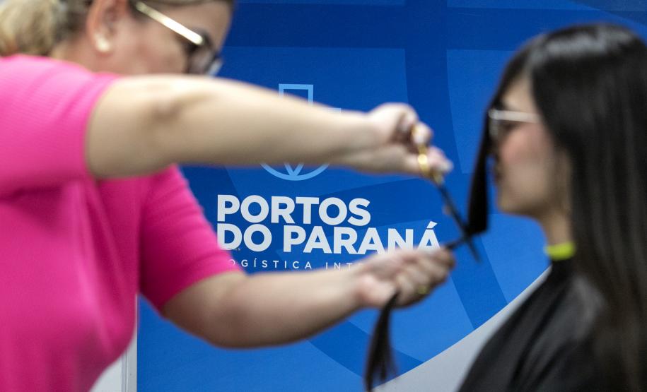 Portuários do Paraná doam cabelos para campanha Outubro Rosa