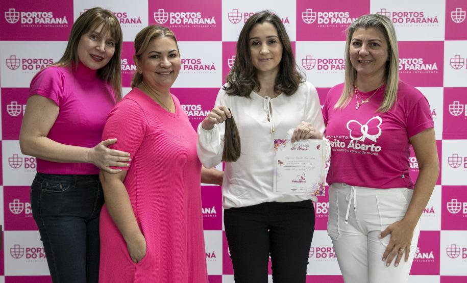 Portuários do Paraná doam cabelos para campanha Outubro Rosa