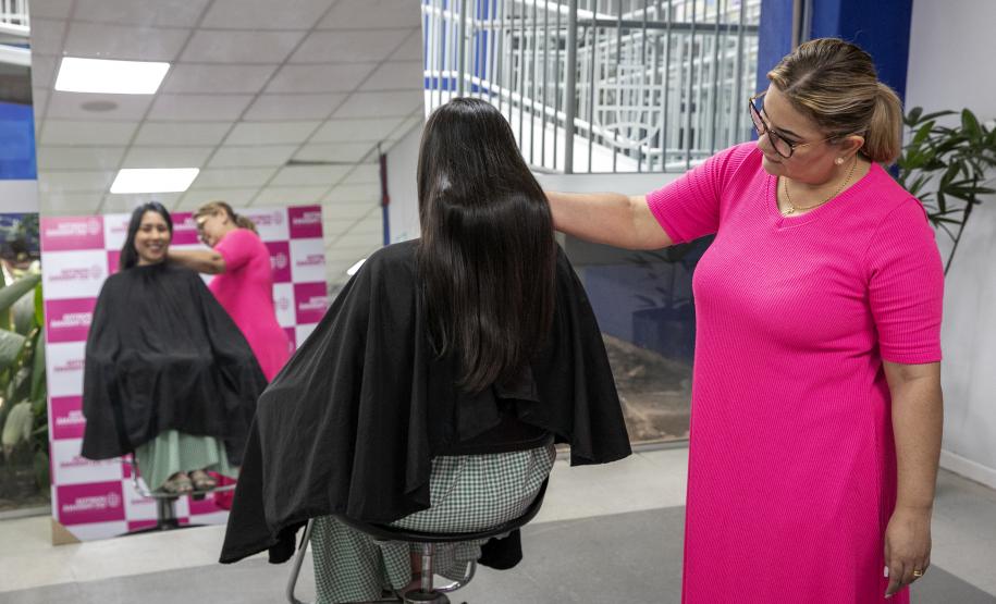 Portuários do Paraná doam cabelos para campanha Outubro Rosa