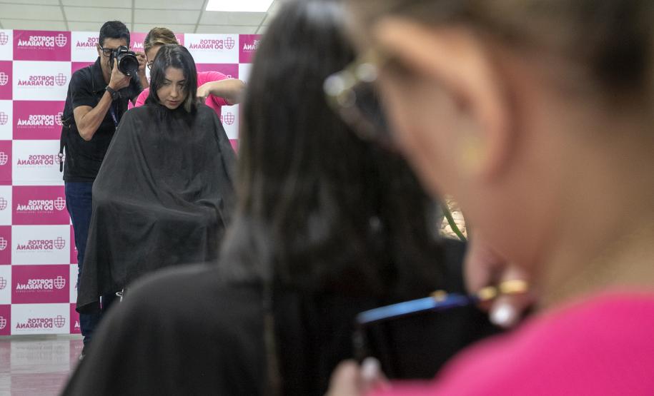 Portuários do Paraná doam cabelos para campanha Outubro Rosa