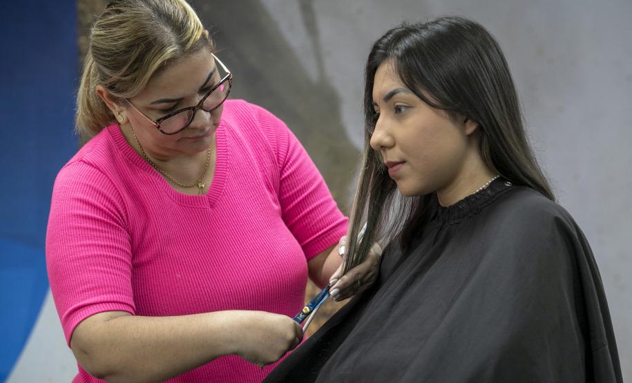 Portuários do Paraná doam cabelos para campanha Outubro Rosa