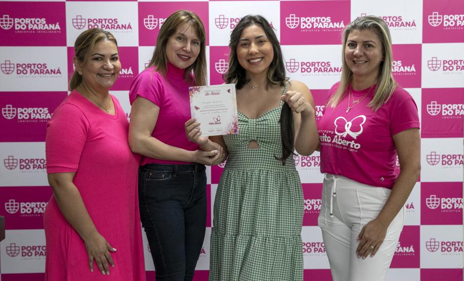 Portuários do Paraná doam cabelos para campanha Outubro Rosa