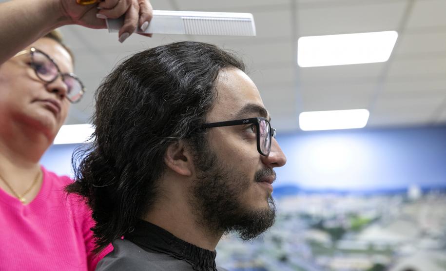 Portuários do Paraná doam cabelos para campanha Outubro Rosa