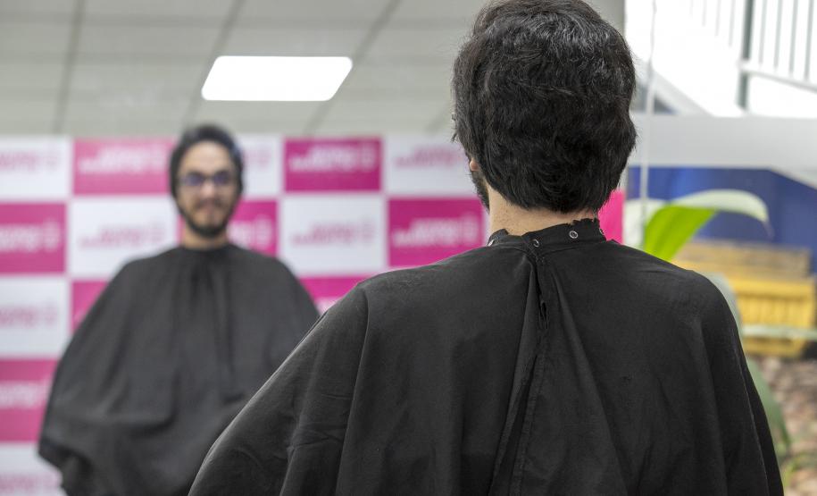 Portuários do Paraná doam cabelos para campanha Outubro Rosa