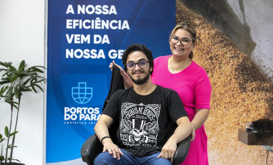 Portuários do Paraná doam cabelos para campanha Outubro Rosa